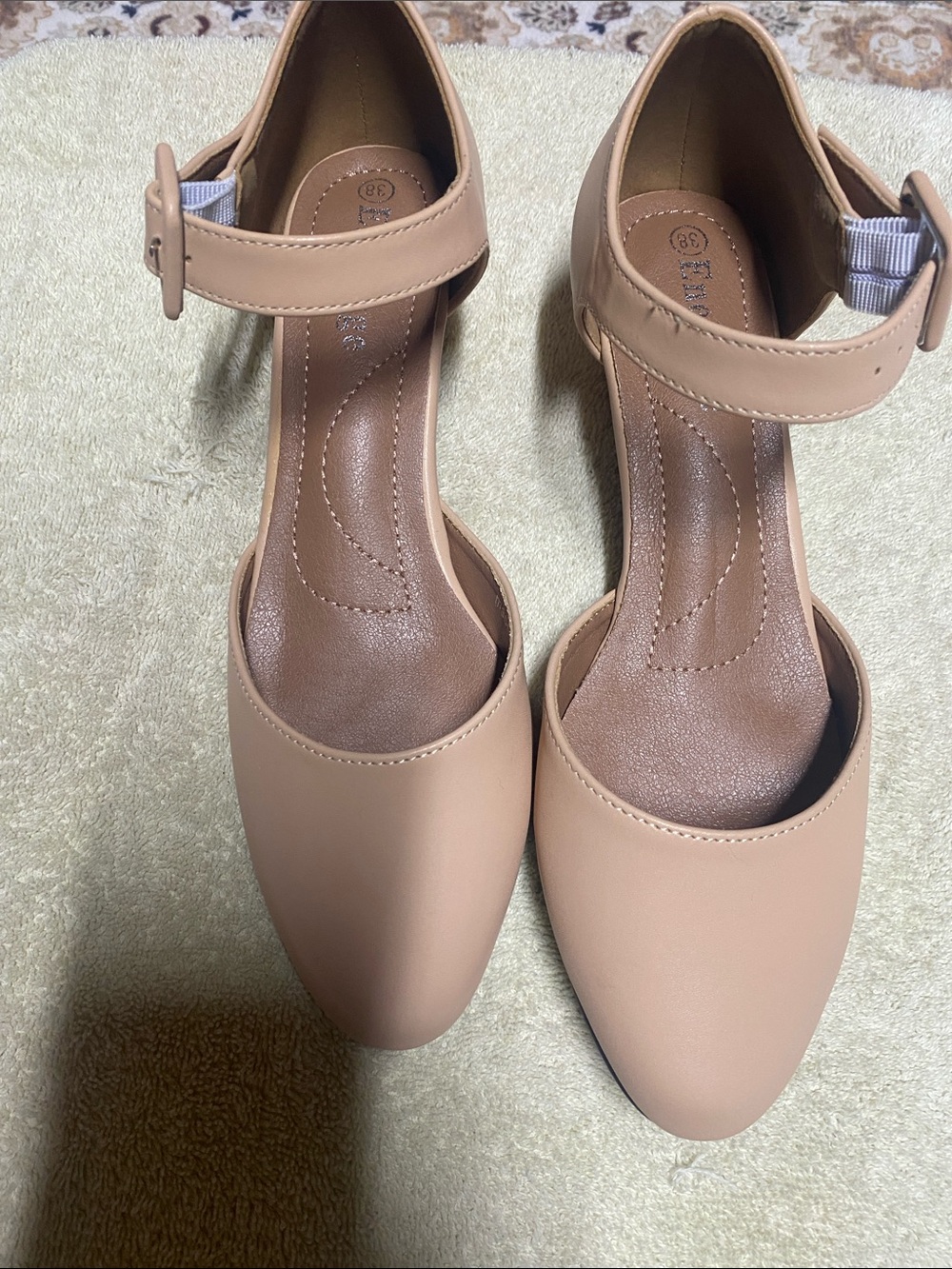 Women’s Ankle-Strap petite Block Heel Pumps in Nude